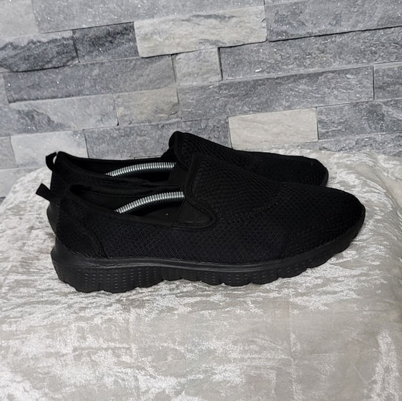 Workout Black Memory Foam Close Toe Shoes - Picture 3 of 7